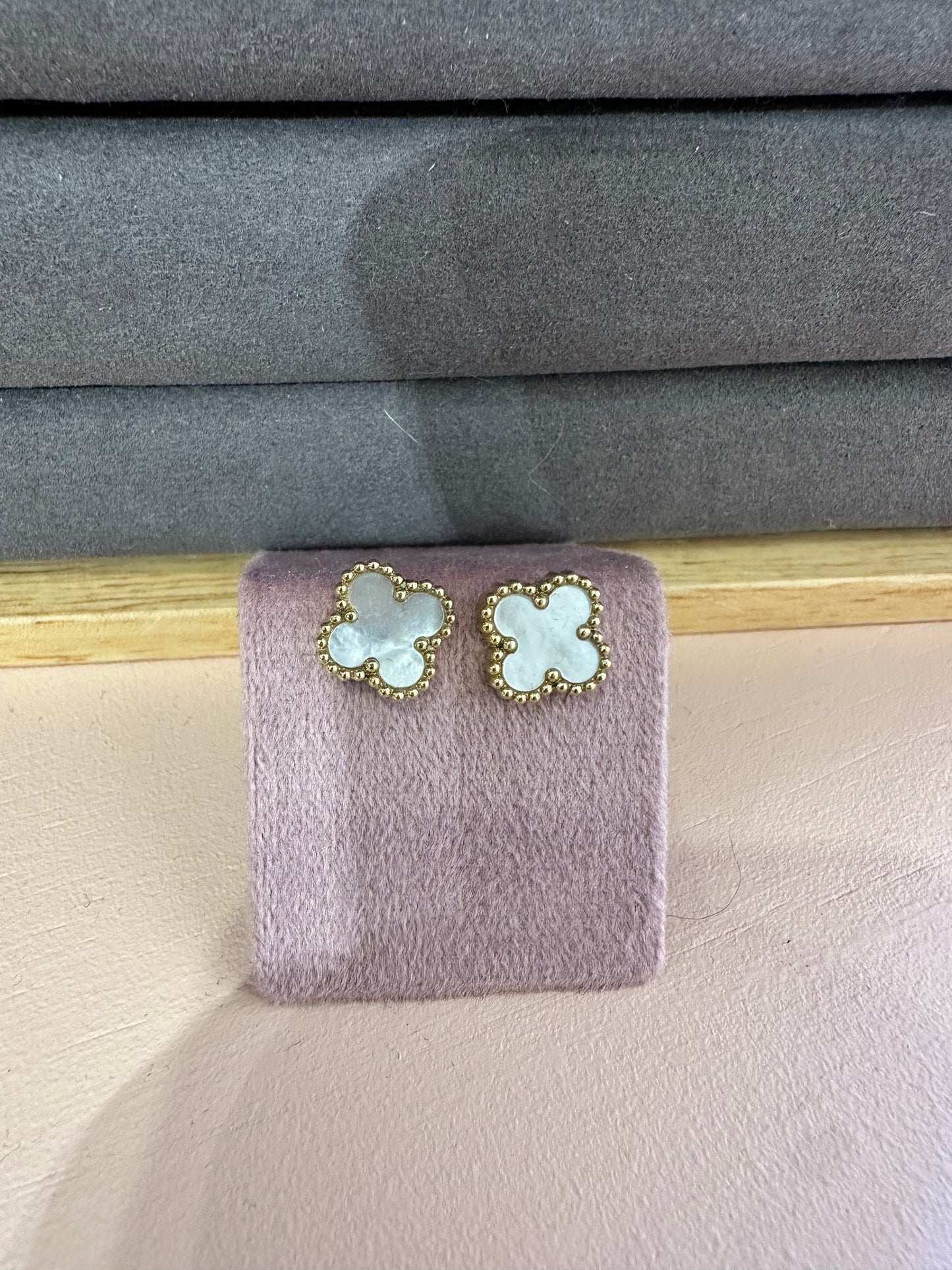 BOUCLES D'OREILLES TRÈFLES BLANC